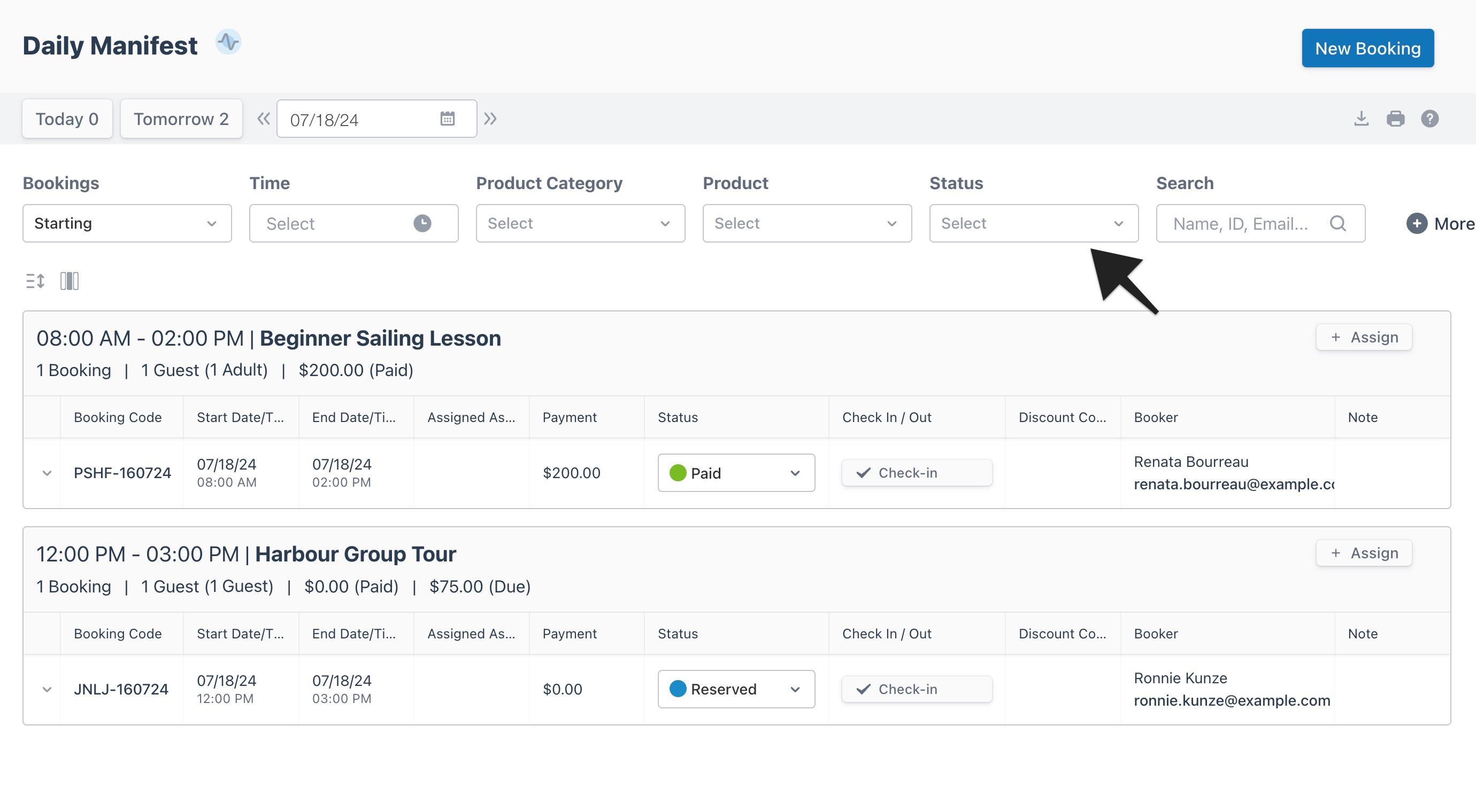 Daily manifest view with an arrow highlighting the ‘Status’ filter to indicate selection.